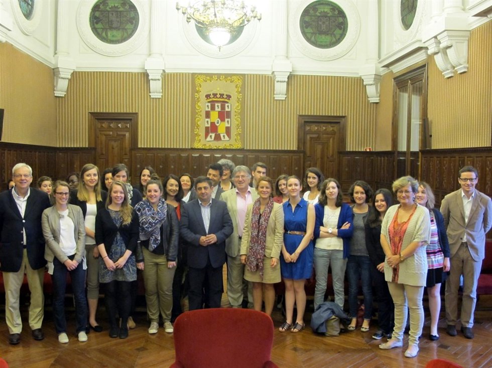 Francisco Reyes recibe a investigadores franceses