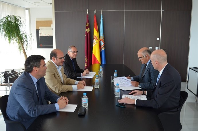 El presidente Alberto Garre durante su visita a San Javier