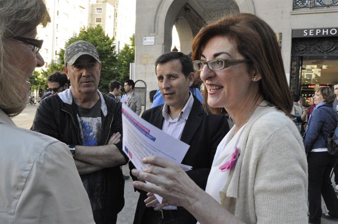 Los candidatos de UPyD Maite Pagazaurtundua y Carlos Aparicio.