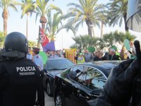 Un detenido por el ataque de manifestantes al coche de Montoro en Vilanova i la Geltrú
