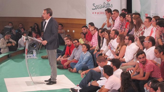 El expresidente del Gobierno José Luis Rodríguez Zapatero en Huelva.