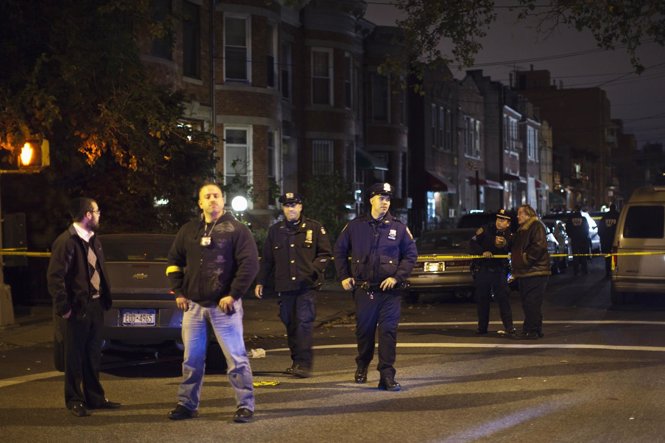 Policía en el lugar del asesinato de  Brooklyn