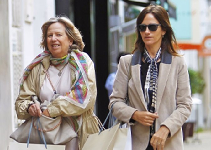 Nora de Liechtenstein  y cecilia sartorius de compras 