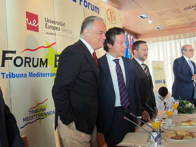 González Pons y Floriano en un desayuno informativo