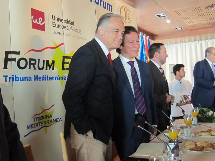 Esteban González Pons y Carlos Floriano en el desayuno informativo  