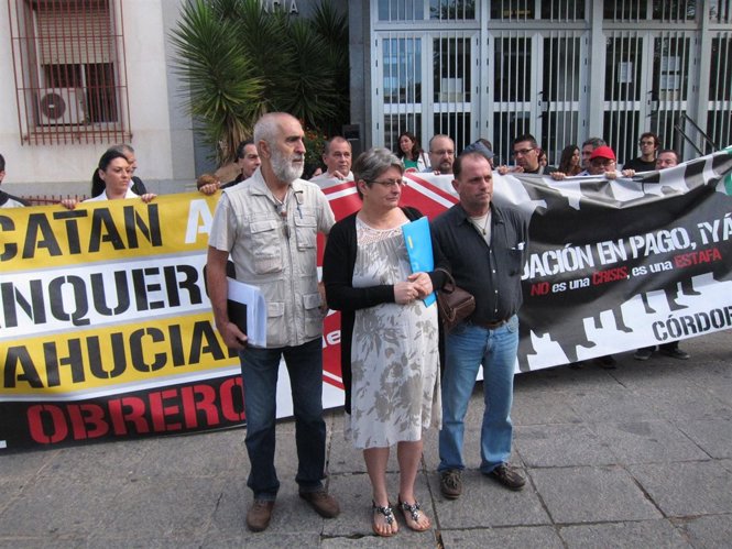 Concentración de 'Stop Desahucios' por Monserrat