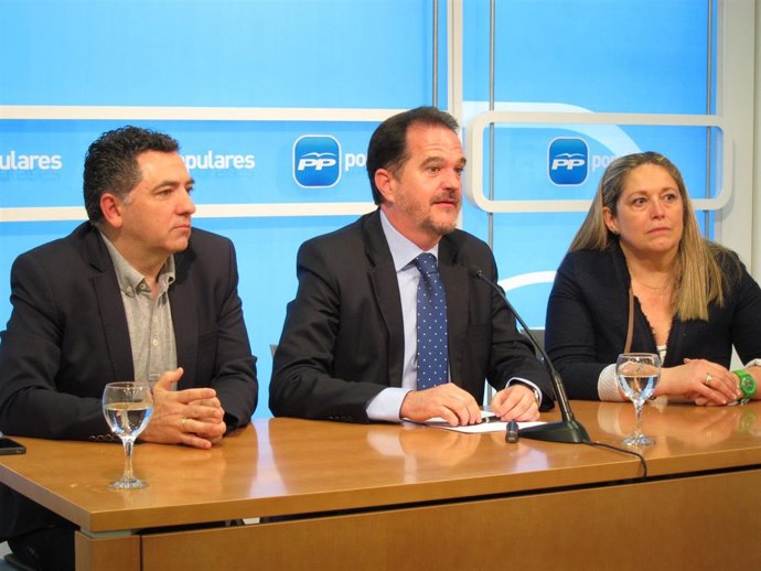 Cuevas, Iturgaiz y Herranz, en rueda de prensa