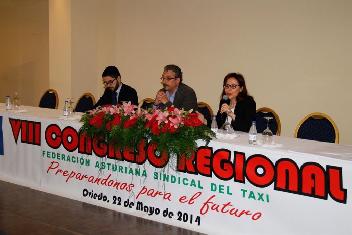 Gerardo Antuña (concejal Transporte Oviedo) y Belén Fernández (consejera Fomento