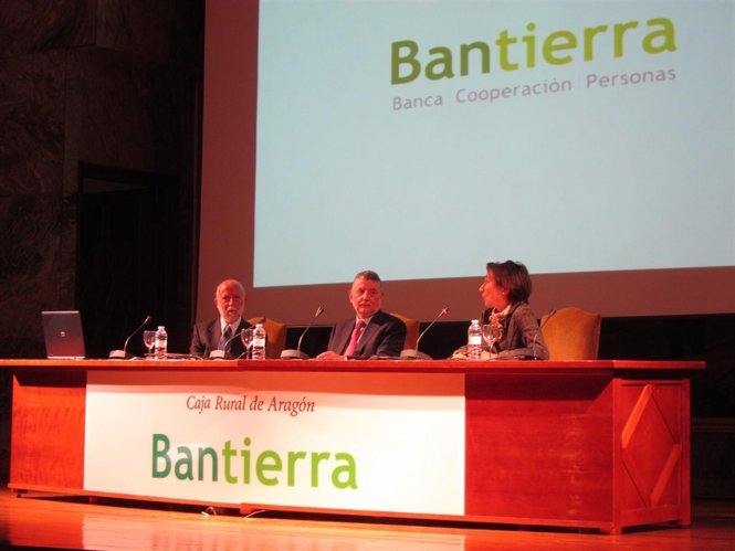Martín-Retortillo, Zubiri y Samanes en la conferencia en Bantierra