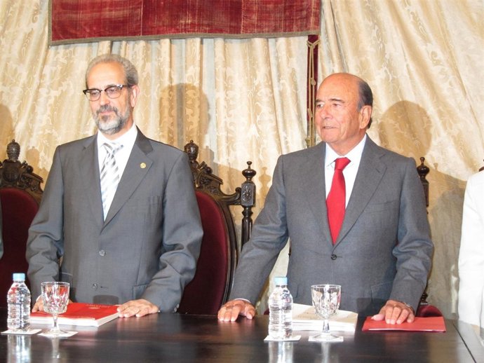 Emilio Botín en la USAL junto al rector, Daniel Hernández Ruipérez
