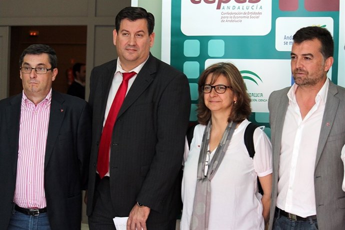 Delegación de IULV-CA en un encuentro con Cepes