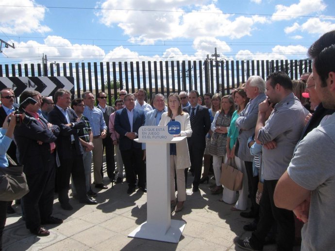 La ministra de Fomento, Ana Pastor, en un encuentro electoral