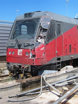 Un tren de FGC choca contra un autobús en la Zona Franca