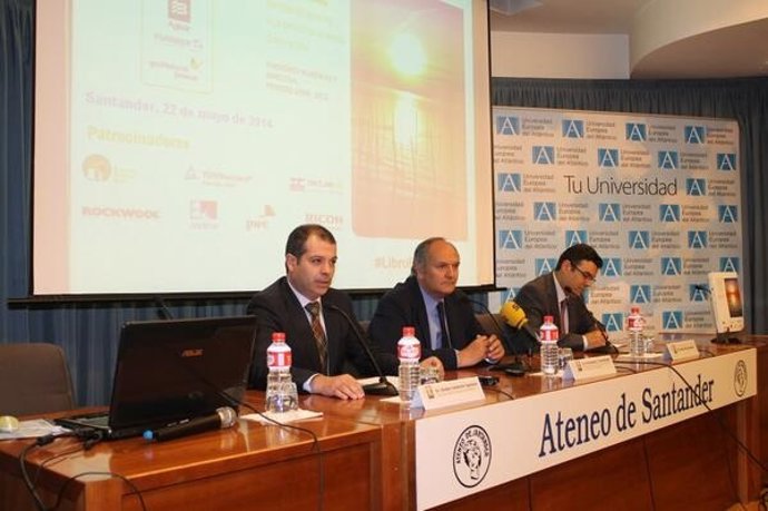 Presentación del libro sobre las emisiones de CO2 en el Ateneo