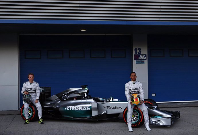 Hamilton y Rosberg con el nuevo W05
