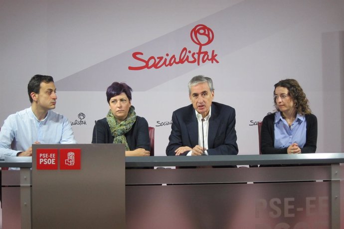 Ramón Jáuregui, junto a candidatos vascos del PSOE