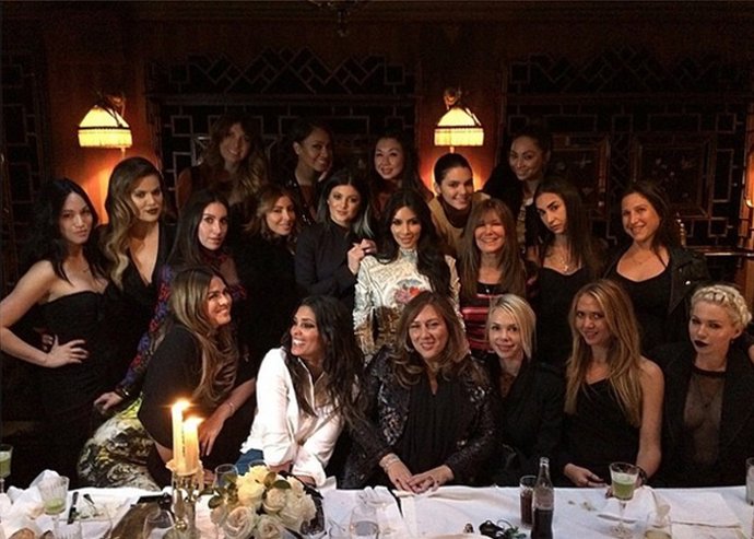 DE DESPEDIDA DE SOLTERA KIM KARDASHIAN DE DESPEDIDA EN PARÍS