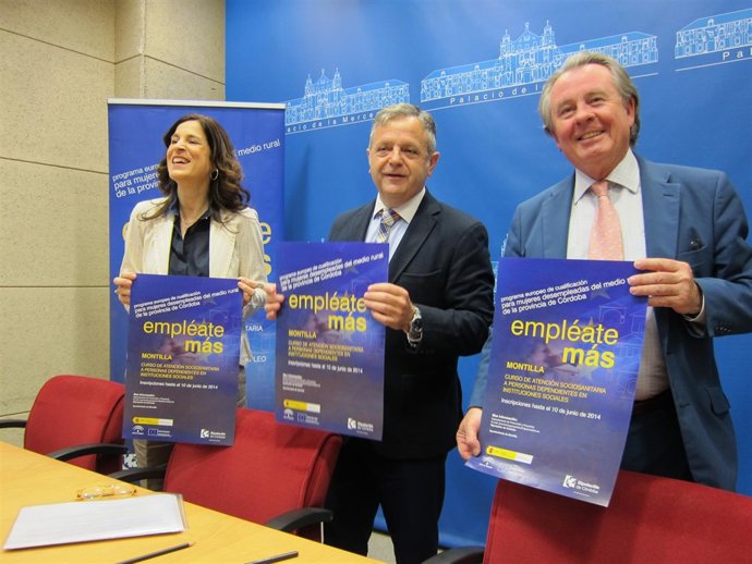 Fuentes (centro), entre Gracia y Gutiérrez, con carteles de los cursos