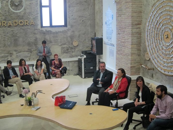 Belloch y la candidata al Parlamento europeo, Inés Ayala, en Zaragoza-Activa