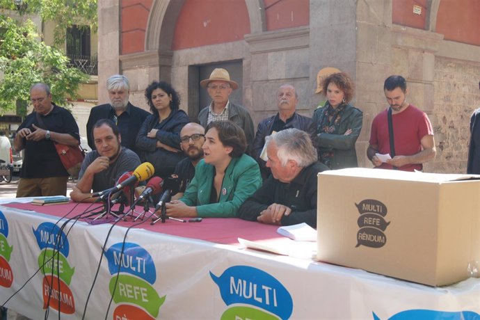 Promotores del Multireferèndum en rueda de prensa
