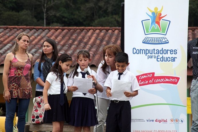 Niños de la Institución 'Computadoras para educar'