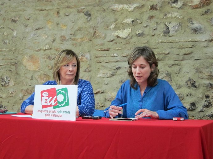 Marina Albiol junto a Marga Sanz haciendo balance de la campaña electoral 25M