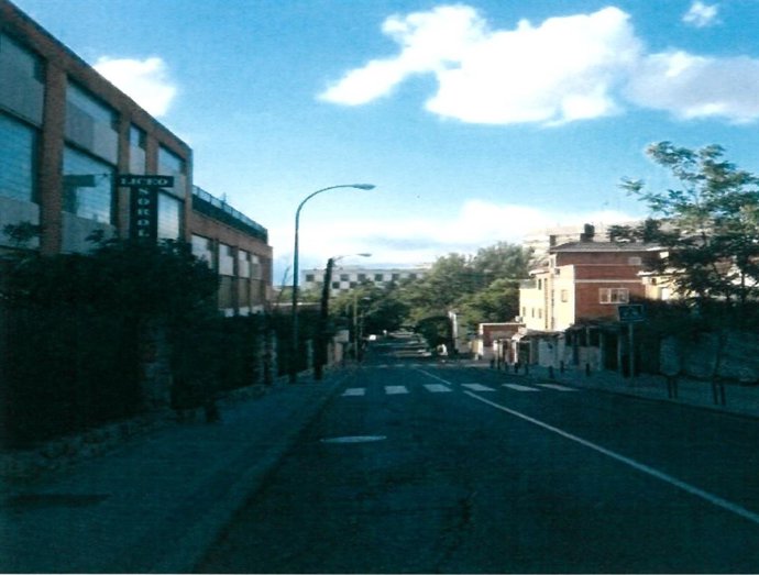 Cartel electoral del PP enfrente del colegio electoral Liceo Sorolla