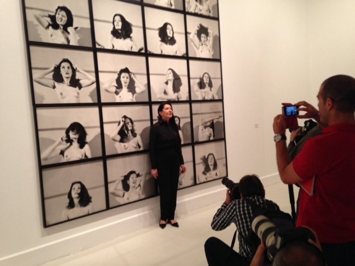 La artista Marina Abramovic en su exposición en el CAC