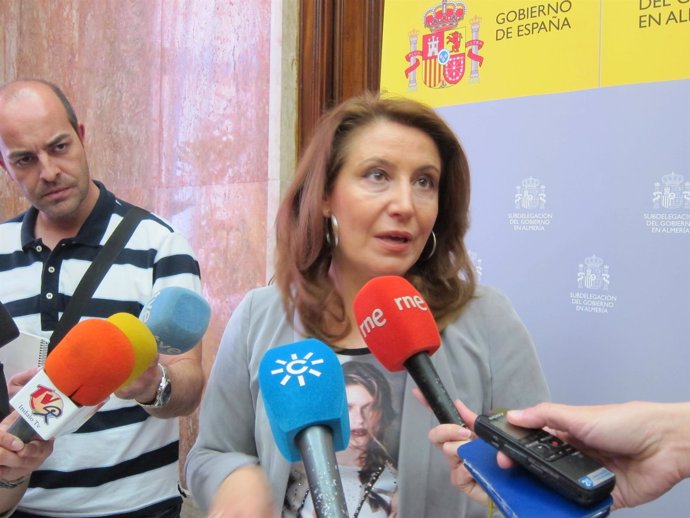 Crespo responde a las preguntas de los periodistas en Almería