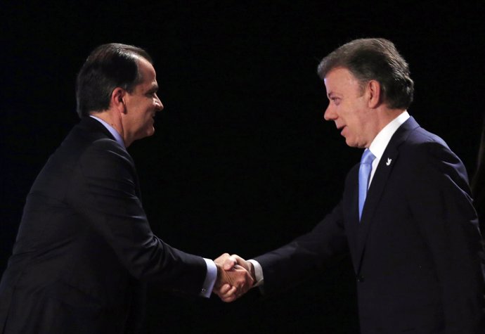 Los candidatos presidenciales Óscar Iván Zuluaga y Juan Manuel Santos