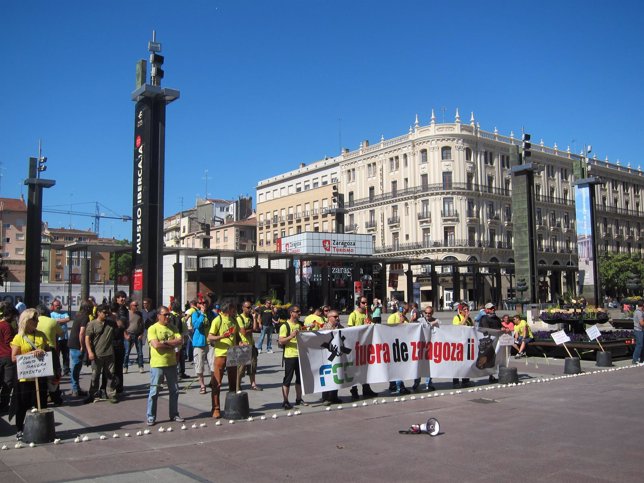 Trabajadores de FCC concentrados frente al Ayuntamiento