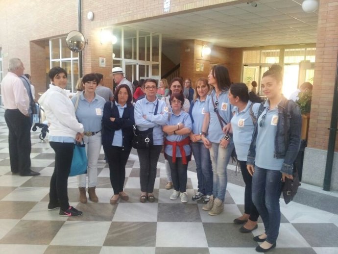 Afectadas por los impagos del taller de empleo.