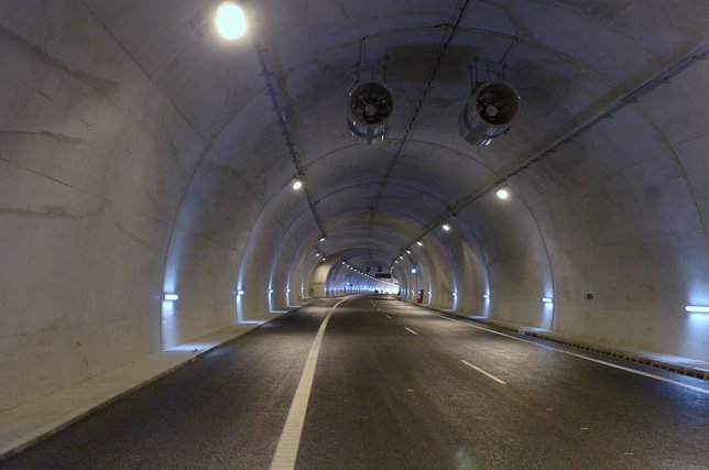 Interior del túnel de El Perdón, en la A-12 (Autovía del Camino)