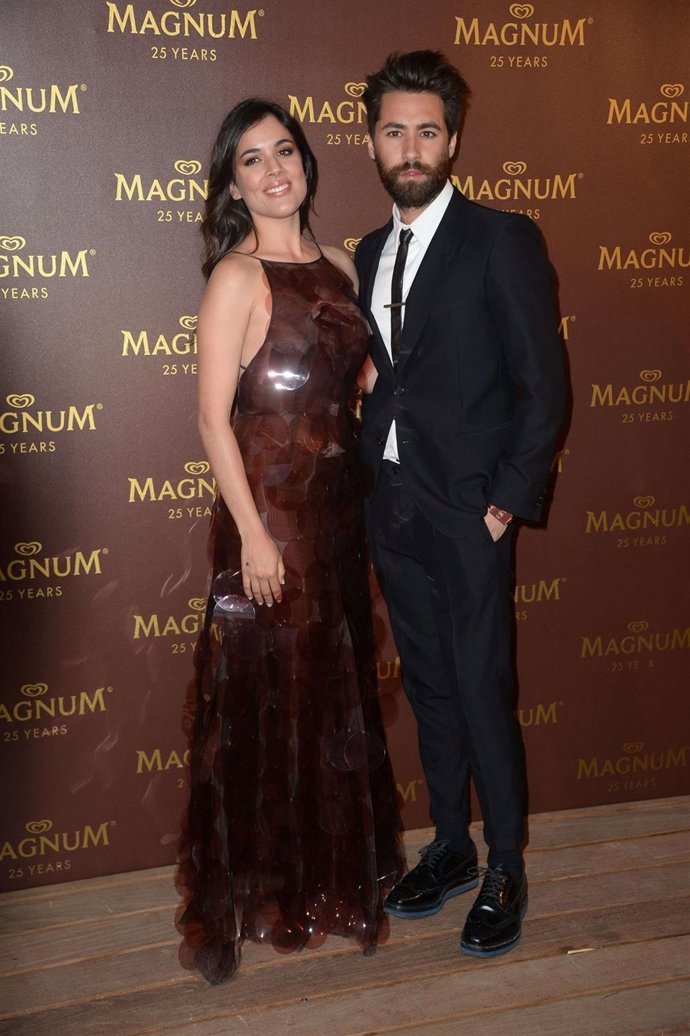 Adriana Ugarte en Cannes con vestido de chocolate