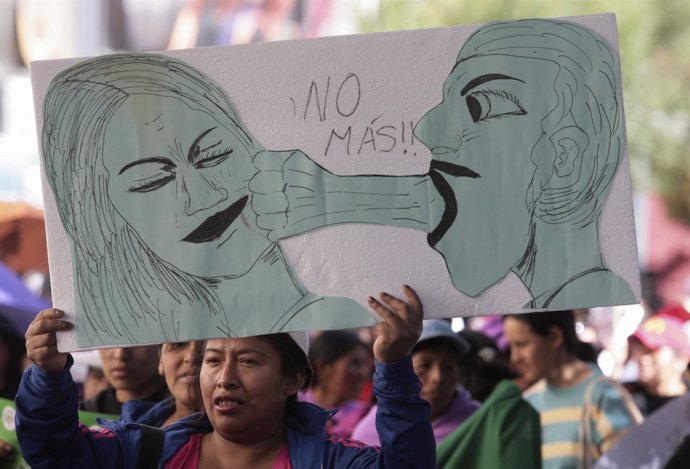 Pancarta en contra de la violencia machista en Bolivia