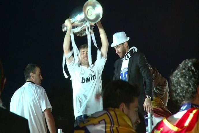 Real Madrid con la 10ª copa Champions en Cibeles