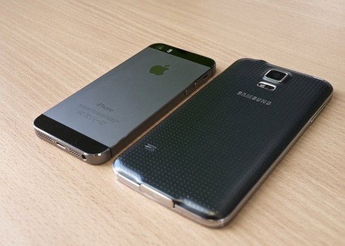 IPhone 5 y Samsung Galaxy S5