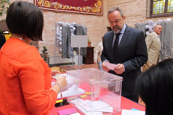 Fotografía Y Cortes De Voz Del Delegado Del Gobierno En CLM, Jesús Labrador, Dep