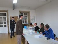 El delegado del Gobierno en Galicia destaca la "normalidad" en la apertura de las mesas