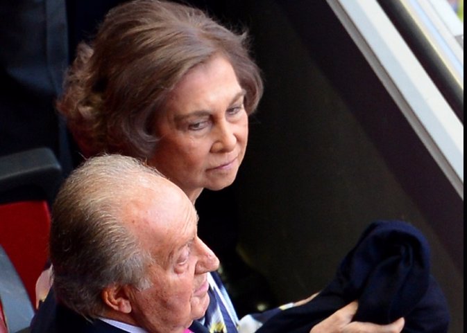 Reyes de España en el partido de la Champions Doña Sofía Don Juan Carlos