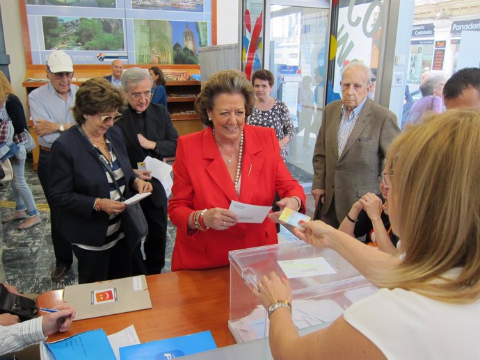 Rita Barberá vota el 25M