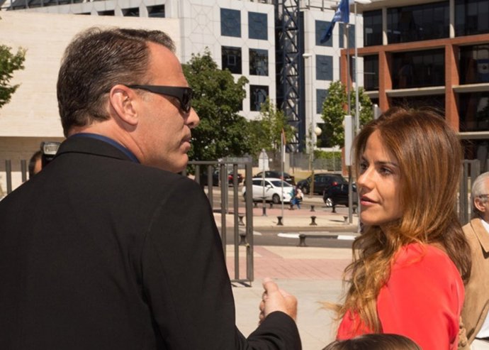Carlos Lozano y Mónica Hoyos, un reencuentro feliz y cordial en la comunion hija