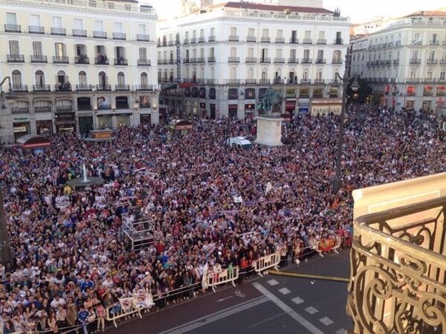 Puerta del Sol abarrotada para ver al Madrid