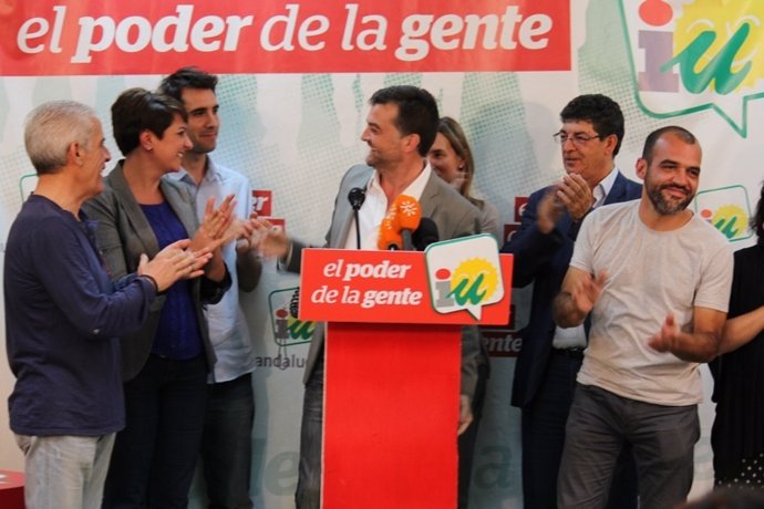 Antonio Maíllo comparece con compañeros de IU tras los resultados electorales