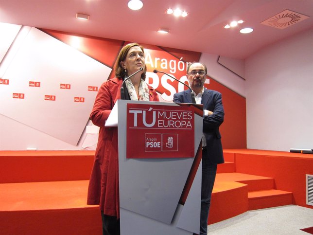 Inés Ayala y Javier Lambán (PSOE) en su comparecencia tras conocer resultados