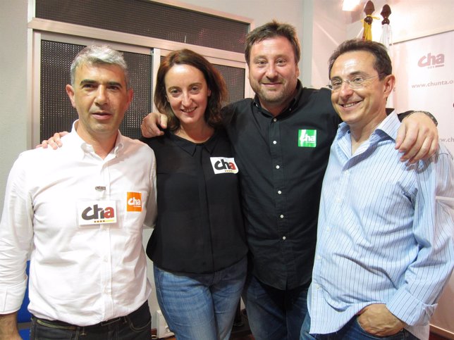 Martín, Labordeta, Soro y Martínez Tomey en sede de CHA en esta noche electoral