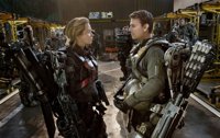Edge of Tomorrow: Tom Cruise, presa del sufrimiento en los cuatro nuevos clips