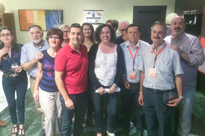 El equipo de C's celebra los resultados 