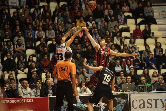 Corbacho y Nocioni en el Rio Natura Monbus - Laboral Kutxa
