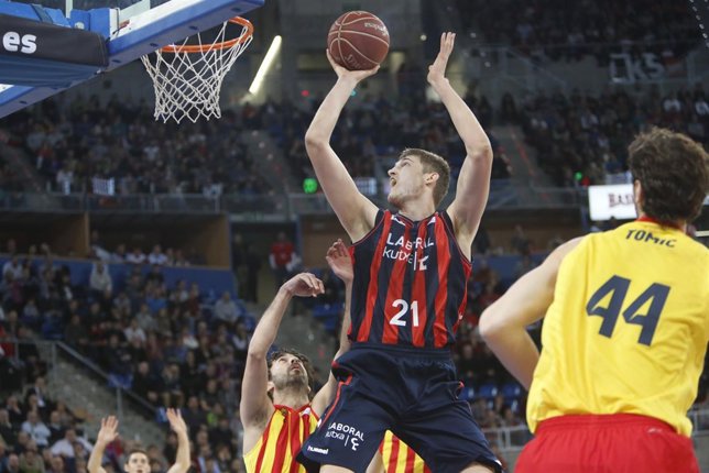 Tibor Pleiss en el Laboral Kutxa - FC Barcelona